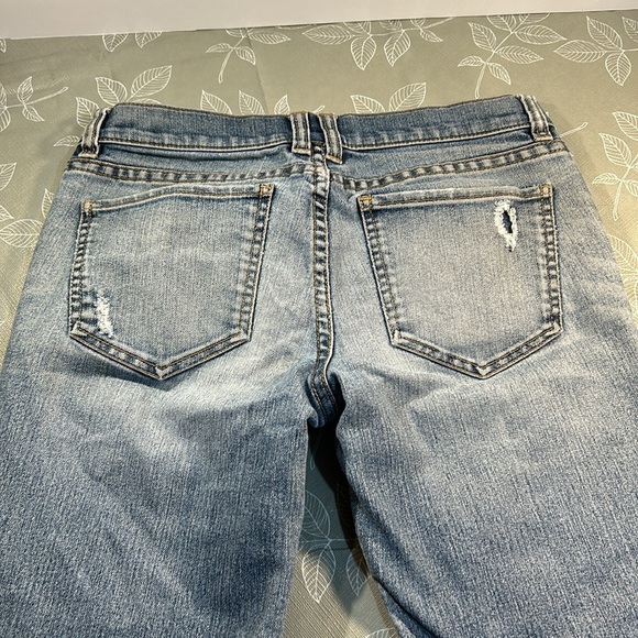 Ladies New York & Company Skinny Jeans. - Picture 5 of 7